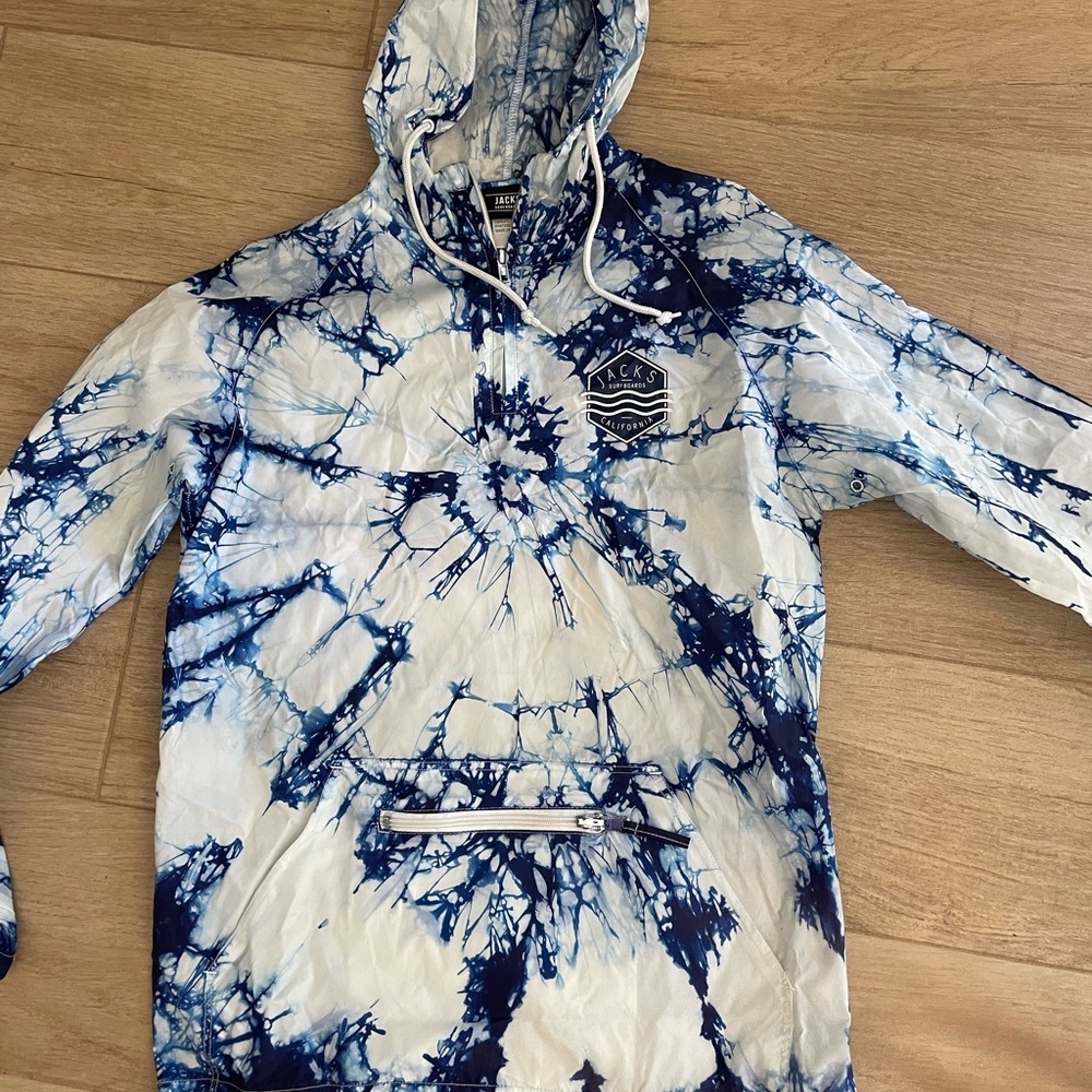 Jacks Surfboards 100% Nylon raincoat- Tye Dye blue with front zip pocket.